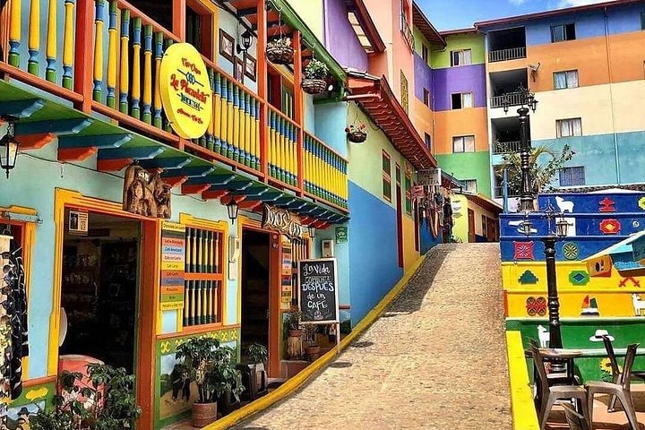 Tour de día completo a Guatapé desde Medellín, con la Piedra del Peñol, paseo en barco y comidas locales, foto 27 | wizardtrip