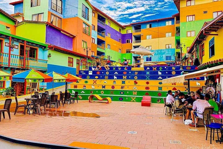 Tour de día completo a Guatapé desde Medellín, con la Piedra del Peñol, paseo en barco y comidas locales, foto 29 | wizardtrip