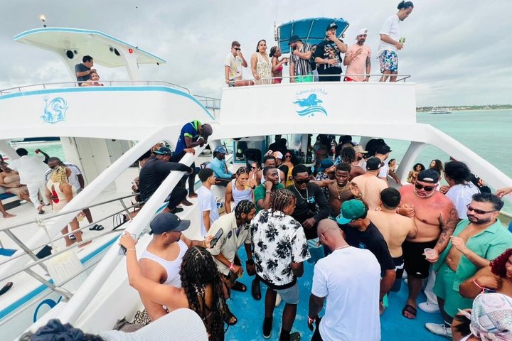 Festbåt med hiphop kun for voksne i Punta Cana med åpen bar og DJ, foto 2 | wizardtrip