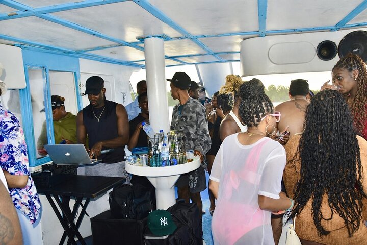 Festbåt med hiphop kun for voksne i Punta Cana med åpen bar og DJ, foto 3 | wizardtrip