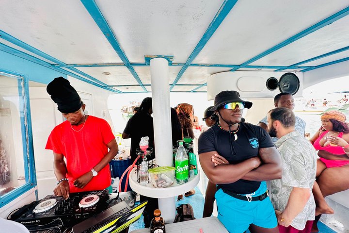 Festbåt med hiphop kun for voksne i Punta Cana med åpen bar og DJ, foto 5 | wizardtrip