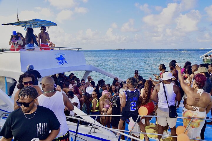 Festbåt med hiphop kun for voksne i Punta Cana med åpen bar og DJ, foto 18 | wizardtrip
