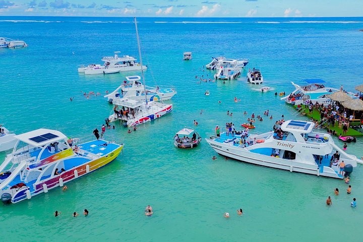 Festbåt med hiphop kun for voksne i Punta Cana med åpen bar og DJ, foto 24 | wizardtrip