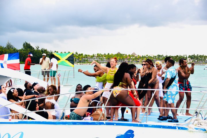 Festbåt med hiphop kun for voksne i Punta Cana med åpen bar og DJ, foto 34 | wizardtrip