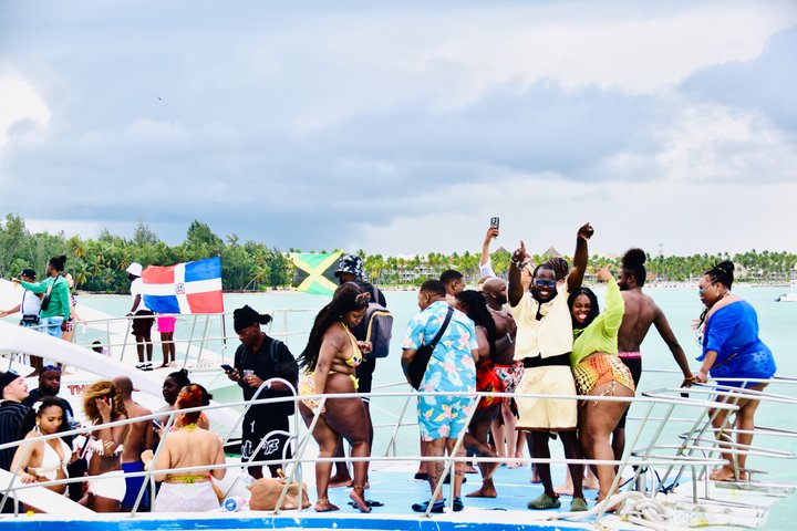 Festbåt med hiphop kun for voksne i Punta Cana med åpen bar og DJ, foto 41 | wizardtrip