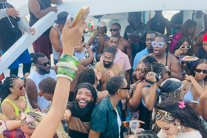 Festbåt med hiphop kun for voksne i Punta Cana med åpen bar og DJ, foto 42 | wizardtrip