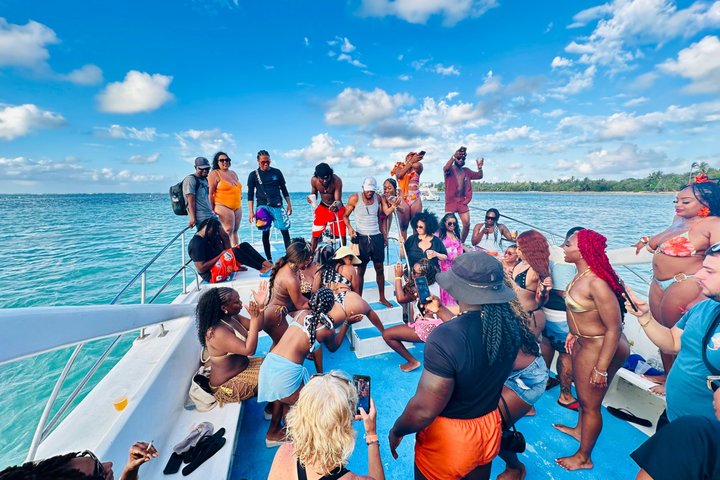 Festbåt med hiphop kun for voksne i Punta Cana med åpen bar og DJ, foto 46 | wizardtrip
