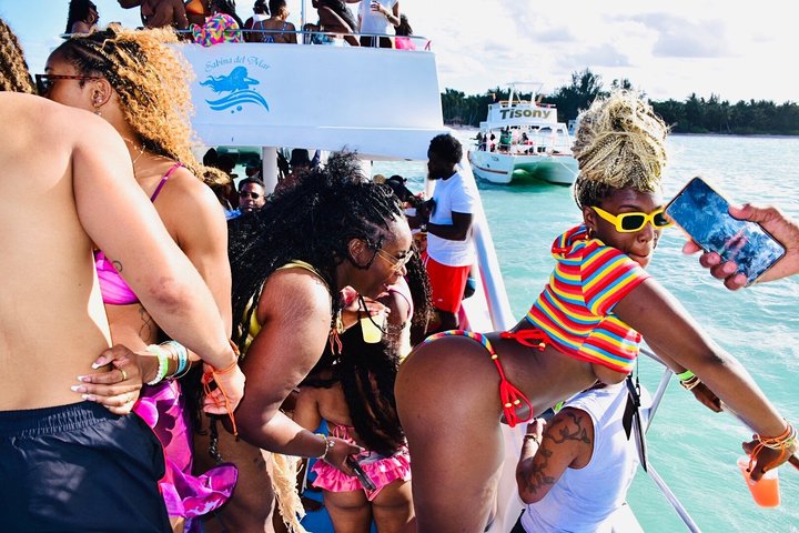 Festbåt med hiphop kun for voksne i Punta Cana med åpen bar og DJ, foto 48 | wizardtrip