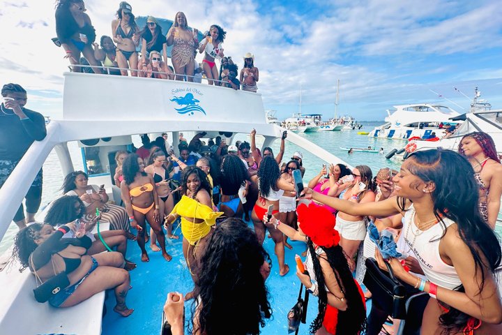 Festbåt med hiphop kun for voksne i Punta Cana med åpen bar og DJ, foto 49 | wizardtrip