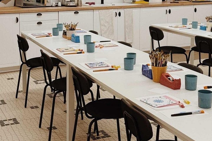 Creatieve tegel-schilderworkshop met cocktails in Porto, Portugal, foto 24 | wizardtrip