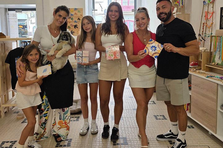Creatieve tegel-schilderworkshop met cocktails in Porto, Portugal, foto 33 | wizardtrip