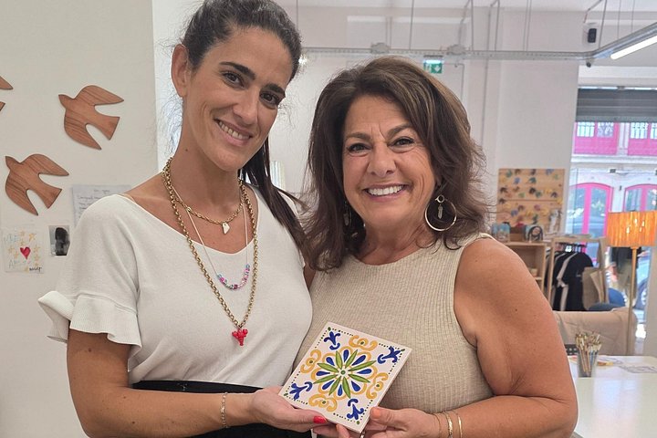Creatieve tegel-schilderworkshop met cocktails in Porto, Portugal, foto 34 | wizardtrip