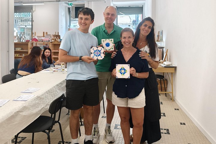 Creatieve tegel-schilderworkshop met cocktails in Porto, Portugal, foto 43 | wizardtrip