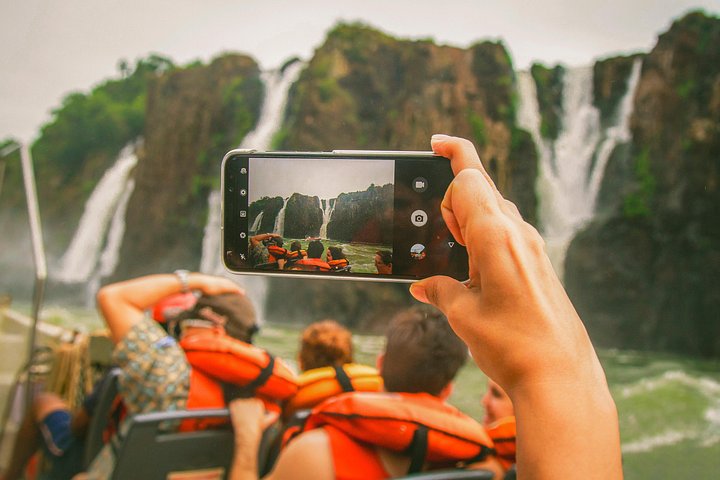 Ervaar de kracht en schoonheid van de Iguazú Watervallen met een boottocht, trein en safari truck tour in Puerto Iguazú, Argentinië, foto 6 | wizardtrip