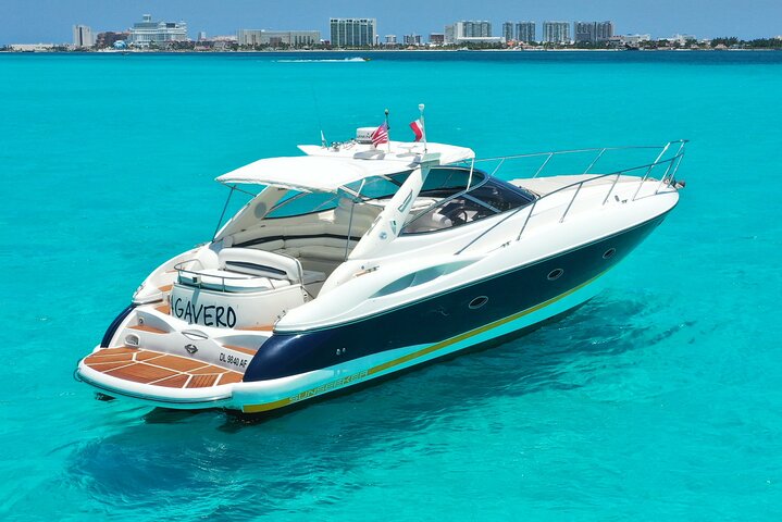 Noleggio di yacht privato di lusso che naviga nelle acque turchesi di Cancún, Messico, foto 7 | wizardtrip