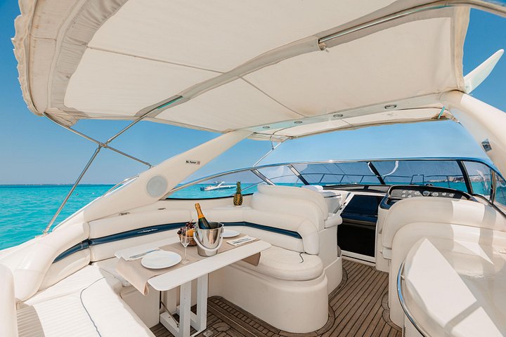 Noleggio di yacht privato di lusso che naviga nelle acque turchesi di Cancún, Messico, foto 12 | wizardtrip
