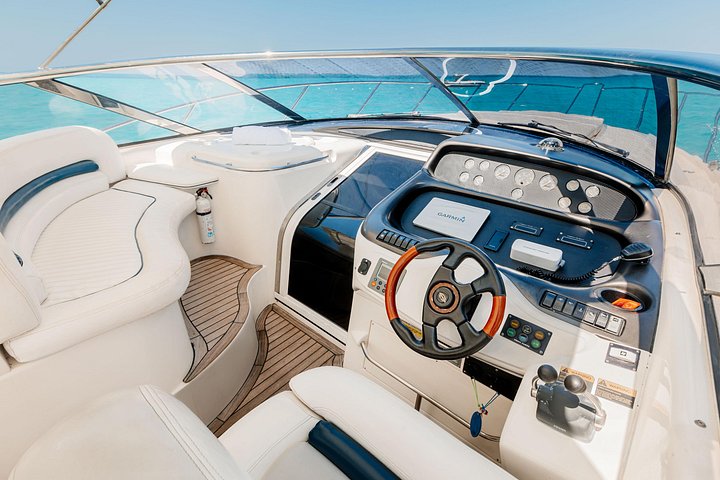 Noleggio di yacht privato di lusso che naviga nelle acque turchesi di Cancún, Messico, foto 13 | wizardtrip