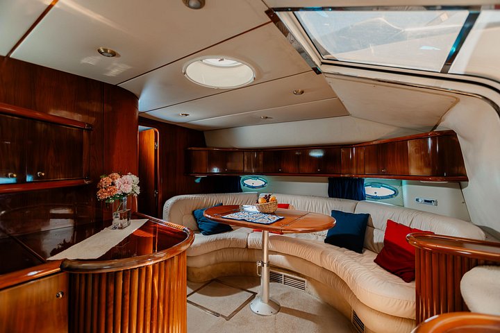 Noleggio di yacht privato di lusso che naviga nelle acque turchesi di Cancún, Messico, foto 14 | wizardtrip