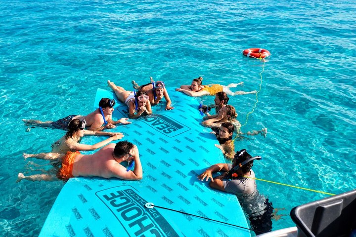 Noleggio di yacht privato di lusso che naviga nelle acque turchesi di Cancún, Messico, foto 19 | wizardtrip