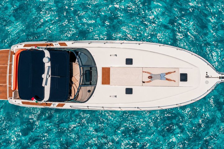 Noleggio di yacht privato di lusso a Cancun per esplorare il Mar dei Caraibi e le isole vicine, foto 6 | wizardtrip
