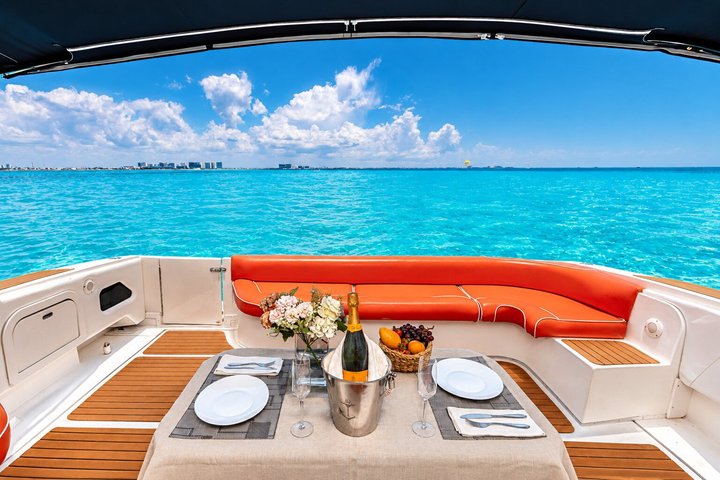 Noleggio di yacht privato di lusso a Cancun per esplorare il Mar dei Caraibi e le isole vicine, foto 13 | wizardtrip