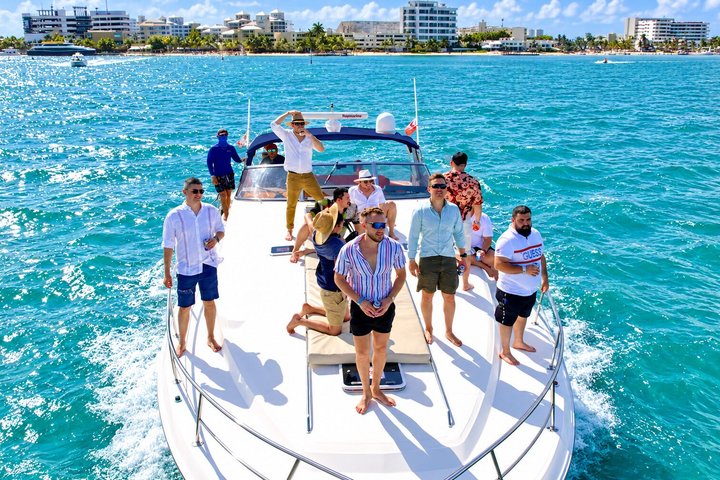 Noleggio di yacht privato di lusso a Cancun per esplorare il Mar dei Caraibi e le isole vicine, foto 21 | wizardtrip