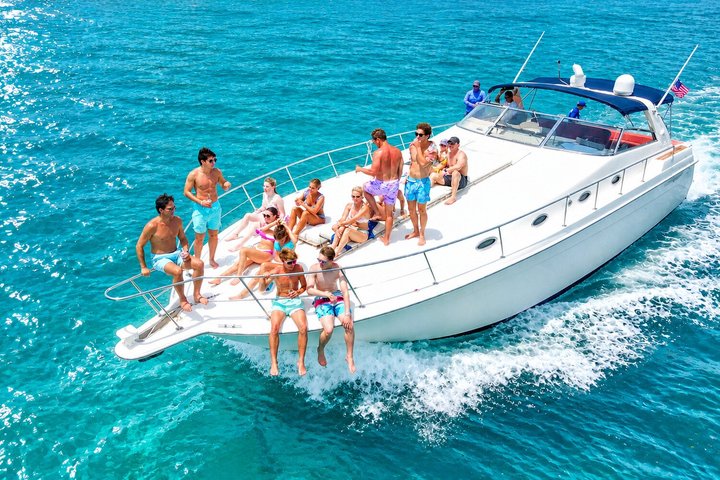 Noleggio di yacht privato di lusso a Cancun per esplorare il Mar dei Caraibi e le isole vicine, foto 23 | wizardtrip