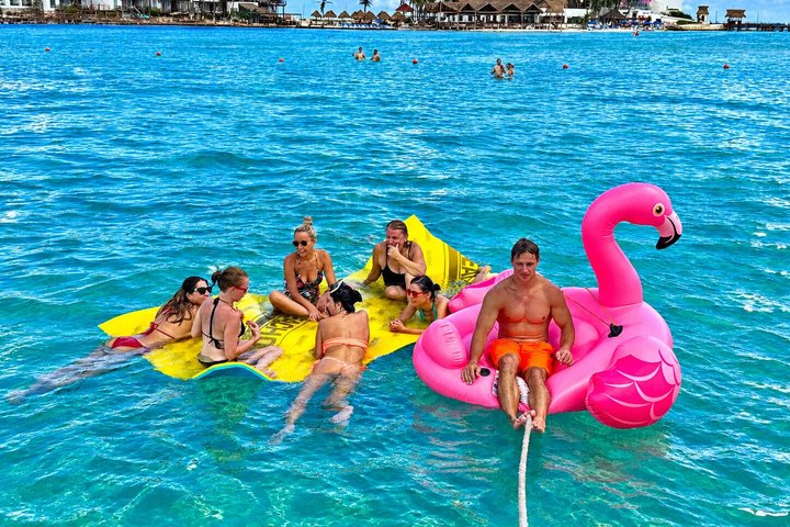 Noleggio di yacht privato di lusso a Cancun per esplorare il Mar dei Caraibi e le isole vicine, foto 33 | wizardtrip
