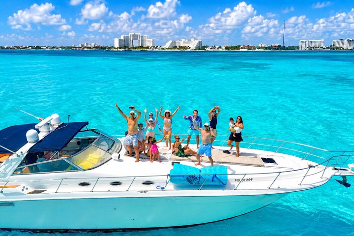 Noleggio di yacht privato di lusso a Cancun per esplorare il Mar dei Caraibi e le isole vicine, foto 37 | wizardtrip