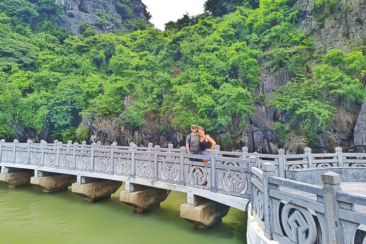 A scenic day tour of Halong Bay, Vietnam, featuring limestone karsts, emerald waters, and traditional boats, photo 34 | wizardtrip