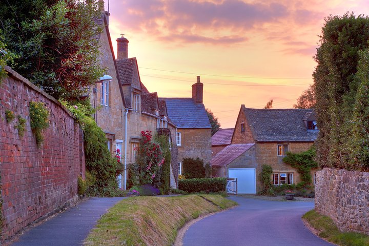 Natursköna vyer över pittoreska Cotswolds byar, inklusive Bourton-on-the-Water och Bibury, på en dagsutflykt från London, foto 8 | wizardtrip