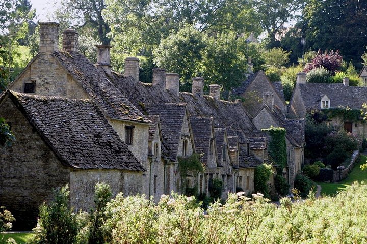 Natursköna vyer över pittoreska Cotswolds byar, inklusive Bourton-on-the-Water och Bibury, på en dagsutflykt från London, foto 9 | wizardtrip