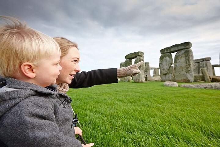 Full-day tour from London to Stonehenge and Windsor Castle, featuring ancient history and royal residences, photo 6 | wizardtrip