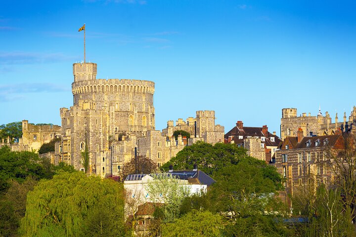 Full-day tour from London to Stonehenge and Windsor Castle, featuring ancient history and royal residences, photo 9 | wizardtrip