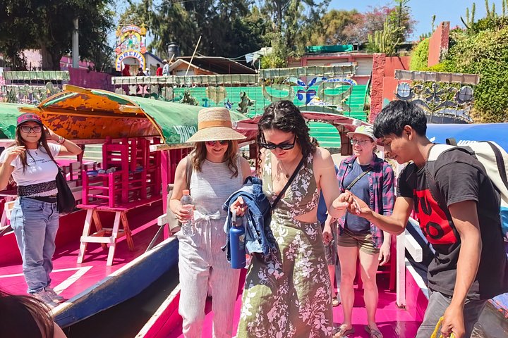 Profitez d'une excursion en bateau traditionnelle dans les anciens canaux de Xochimilco, Mexico, avec nourriture, boissons et activités culturelles, photo 9 | wizardtrip