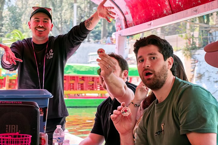 Profitez d'une excursion en bateau traditionnelle dans les anciens canaux de Xochimilco, Mexico, avec nourriture, boissons et activités culturelles, photo 12 | wizardtrip