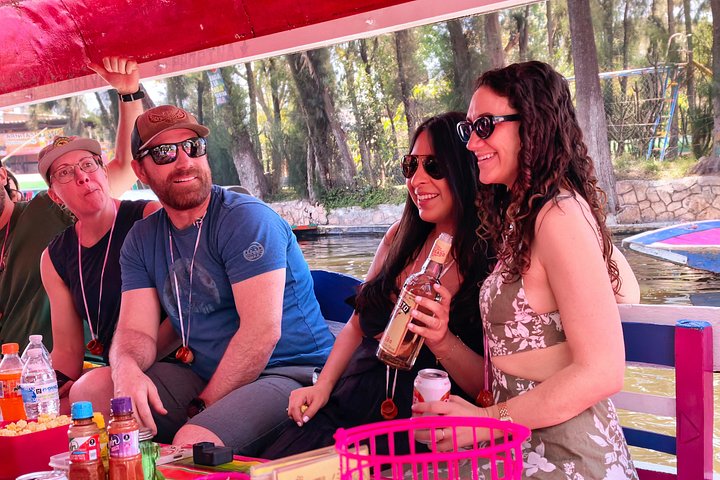 Profitez d'une excursion en bateau traditionnelle dans les anciens canaux de Xochimilco, Mexico, avec nourriture, boissons et activités culturelles, photo 19 | wizardtrip