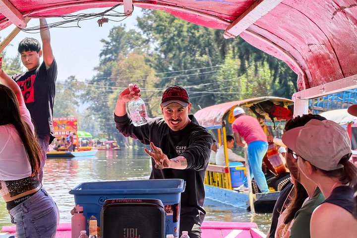 Profitez d'une excursion en bateau traditionnelle dans les anciens canaux de Xochimilco, Mexico, avec nourriture, boissons et activités culturelles, photo 23 | wizardtrip
