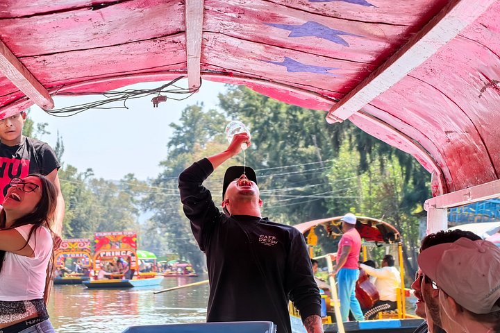 Profitez d'une excursion en bateau traditionnelle dans les anciens canaux de Xochimilco, Mexico, avec nourriture, boissons et activités culturelles, photo 24 | wizardtrip