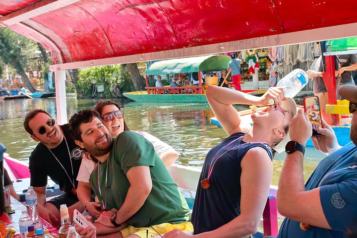 Profitez d'une excursion en bateau traditionnelle dans les anciens canaux de Xochimilco, Mexico, avec nourriture, boissons et activités culturelles, photo 25 | wizardtrip