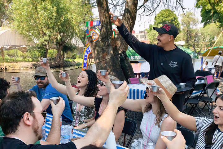 Profitez d'une excursion en bateau traditionnelle dans les anciens canaux de Xochimilco, Mexico, avec nourriture, boissons et activités culturelles, photo 40 | wizardtrip