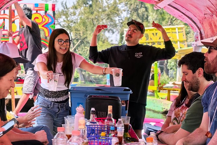 Profitez d'une excursion en bateau traditionnelle dans les anciens canaux de Xochimilco, Mexico, avec nourriture, boissons et activités culturelles, photo 45 | wizardtrip