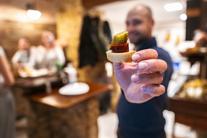 Budapest kveldstur med vinsmaking, lokal guide og liten gruppe, foto 7 | wizardtrip