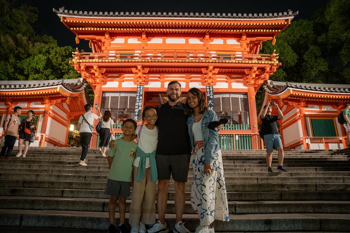 Kyoto food tour through Gion and Pontocho, featuring traditional Japanese dishes and nightlife, photo 15 | wizardtrip