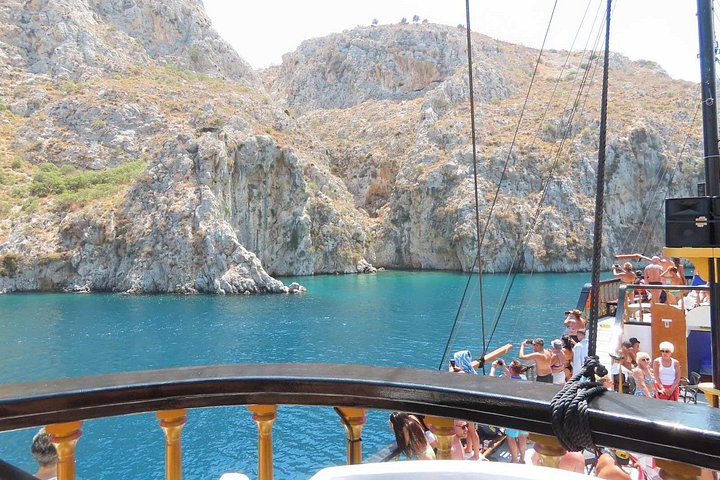 Cruzeiro de luxo em barco explorando ilhas e nadando em águas cristalinas perto de Kos, foto 15 | wizardtrip