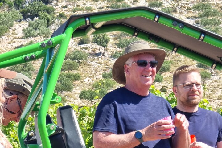 Experimente um emocionante safari buggy pelas paisagens cênicas de Korcula, desfrutando de comida e vinho locais, foto 11 | wizardtrip