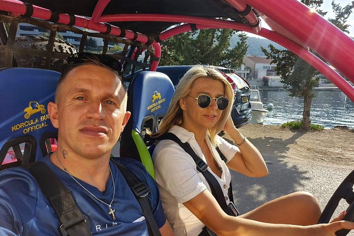 Experimente um emocionante safari buggy pelas paisagens cênicas de Korcula, desfrutando de comida e vinho locais, foto 16 | wizardtrip
