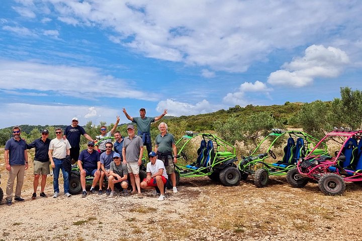 Experimente um emocionante safari buggy pelas paisagens cênicas de Korcula, desfrutando de comida e vinho locais, foto 22 | wizardtrip