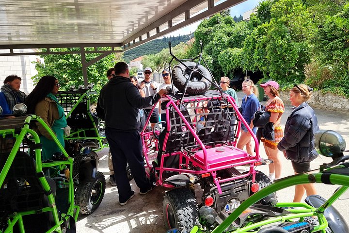Experimente um emocionante safari buggy pelas paisagens cênicas de Korcula, desfrutando de comida e vinho locais, foto 24 | wizardtrip