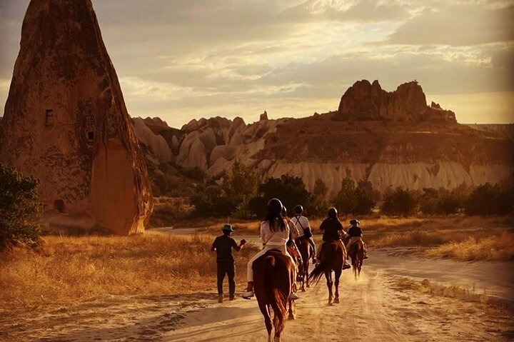Passeio a cavalo pelos deslumbrantes vales e formações rochosas da Capadócia, Turquia, foto 6 | wizardtrip